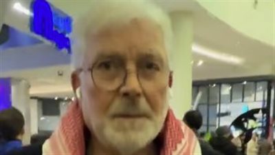 ظهر بالكوفية الفلسطينية وملامح متغيرة وحزينة، محمود قابيل يتصدر التريند (فيديو) 