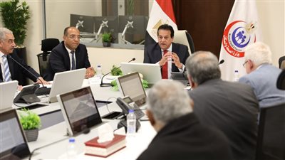 وزير الصحة يناقش مع نقيبي الأطباء والأسنان مشروع قانون المنشآت الطبية الخاصة 