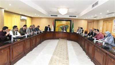 محافظ الفيوم يتابع مشروعات المرحلة الأولى من حياة كريمة