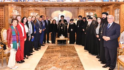 وفد القومي لحقوق الإنسان يهنئ البابا تواضروس بعيد الميلاد