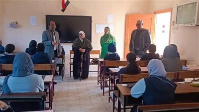 مدير إدارة الأقصر التعليمية يتابع سير امتحانات الفصل الدراسي الأول (صور) 