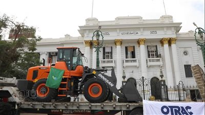 7 لوادر جديدة لدعم منظومة النظافة في المنيا