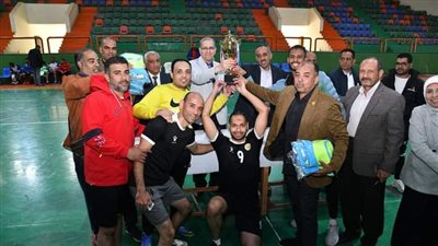 فريق اللجنة الرياضية بجامعة الوادي الجديد يفوز بكأس المحافظ