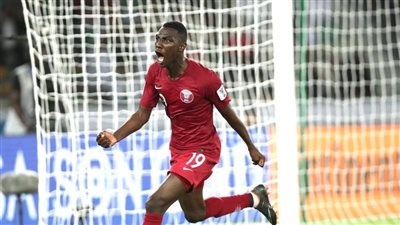 بالأرقام، المعز علي يتربع على عرش هدافي كأس أمم آسيا