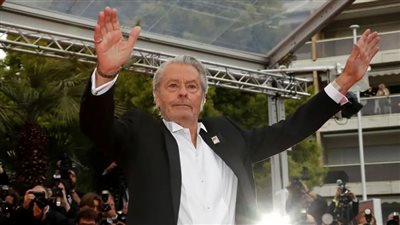 نشر الغسيل، نجل آلان ديلون يشوه صورة والده وشقيقته والنجم العالمي يقرر مقاضاته