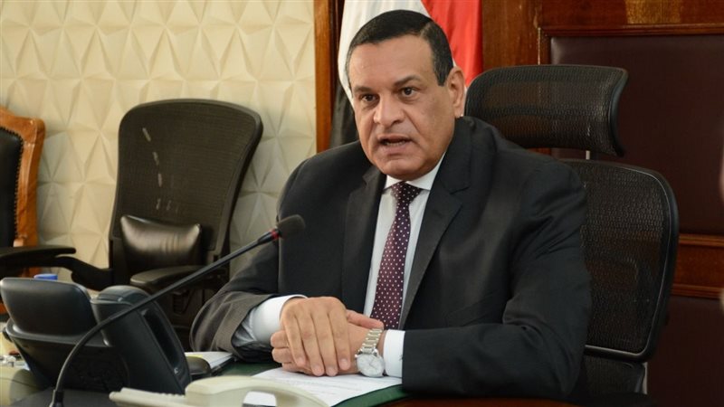 وزير التنمية المحلية،