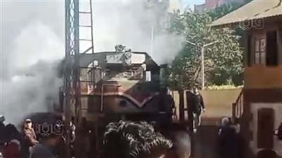 تعطل قطار بنها - منوف بالباجور لمدة 20 دقيقة لهذا السبب (فيديو)