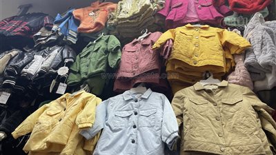 أسعار ملابس الأطفال بالتزامن مع احتفالات عيد الميلاد المجيد (فيديو وصور)