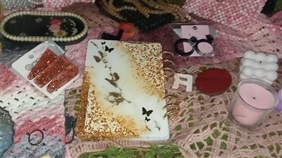 صناعات يدوية مبتكرة.. حقائب الخرز الكروشيه أحدثها (فيديو) 