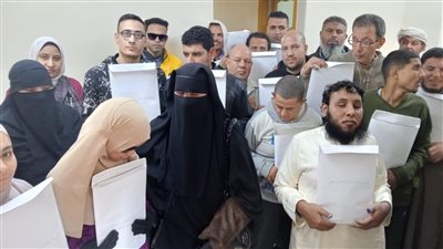 عمل البحيرة: تسليم 14 عقد عمل لذوي الهمم (صور)