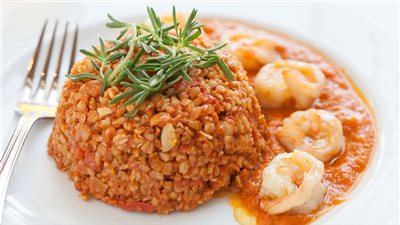 طريقة عمل الفريك بالجمبري والصلصة، أكلة مميزة ليوم الجمعة 