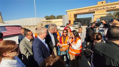 الوفد الأمريكي من أمام معبر رفح: الآلاف يحتاجون كميات كبيرة من الماء والغذاء والكهرباء