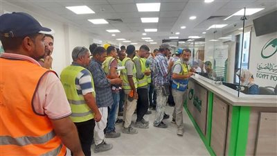 2024.. هدايا بالجملة من الحكومة للعمالة غير المنتظمة.. تعليمات مشددة بسرعة الانتهاء من تسجيل العمال وإنشاء قاعدة بيانات مفصلة