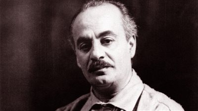 جبران خليل جبران، عاش طفولة بائسة وعانى من قصر قامته وتأثر بالامام الغزالي