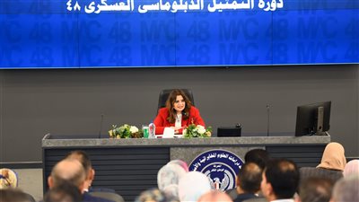 وزيرة الهجرة تلتقي الملحقين العسكريين ممن سيلحقون كرؤساء ومساعدين لمكاتب الدفاع في الخارج