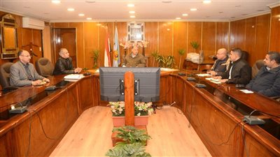 نقل الباعة الجائلين لأسواق مخصصة ورفع الإشغالات بأسيوط 