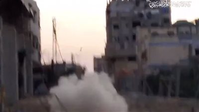 كتائب المجاهدين تنشر مشاهد توثق استهداف قوات الاحتلال في غزة بالصواريخ (فيديو)