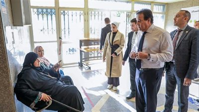 وزير الصحة في زيارة مفاجئة لمركز صحة الأسرة بالحي الثالث في مدينة بدر