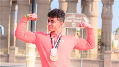 لاعب دولي محترف، حكاية 