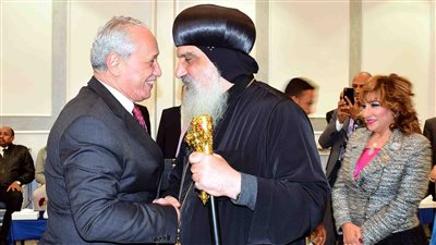 محافظ الأقصر والقيادات يقدمون التهنئة بالكنائس بمناسبة عيد الميلاد المجيد 