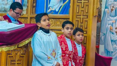 أطفال كنيسة العذراء مريم بمطروح يتصدرون قداس عيد الميلاد المجيد (صور)