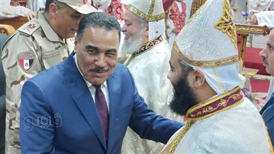  محافظ مطروح يقدم التهنئة للأقباط بمناسبة عيد الميلاد المجيد(صور)