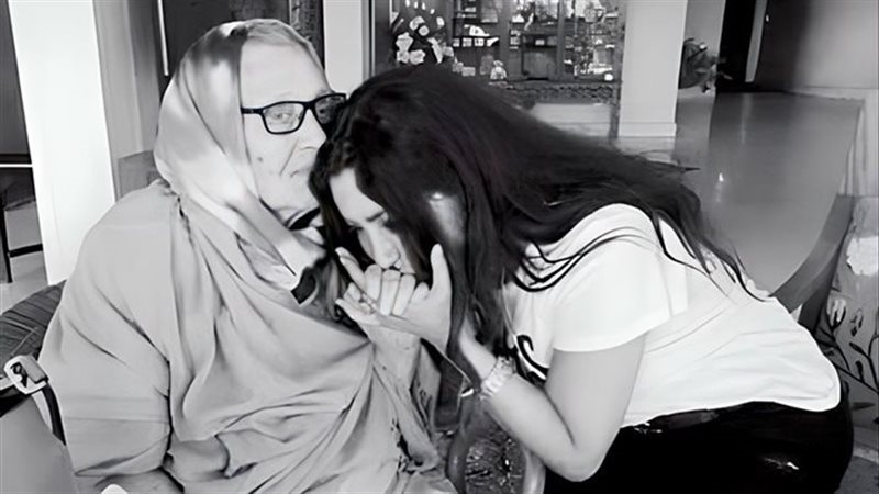 لطيفة ووالدتها، فيتو
