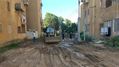 شركة مياه الأقصر تنهي أزمة طفح المجاري بقرية الدير (صور)