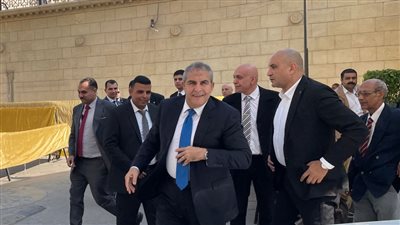 طاهر أبو زيد يقدم التهنئة بعيد الميلاد بالكاتدرائية المرقسية بالعباسية 