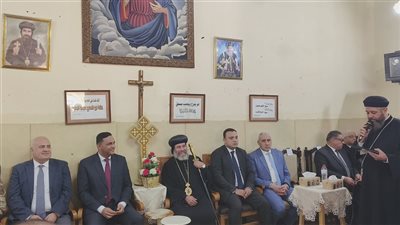 محافظ الدقهلية والقيادات التنفيذية يقدمون التهاني للأقباط في ميلاد المسيح (صور)