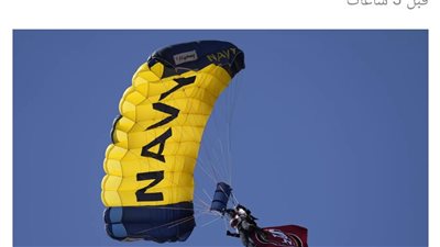 سيدة تحتفل بعيد ميلادها الـ100 بالقفز المظلي