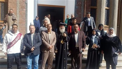 الأنبا بيمن يستقبل وفد تعليم قوص للتهنئة بعيد الميلاد (صور)