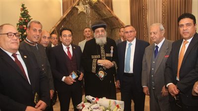 رئيس حزب الوفد يقدم التهنئة للبابا تواضروس بالكاتدرائية (صور)