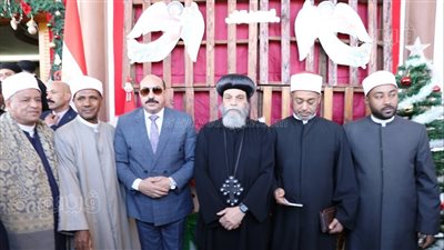  جولة لمحافظ أسوان على الكنائس لتقديم التهنئة بعيد الميلاد المجيد (صور)