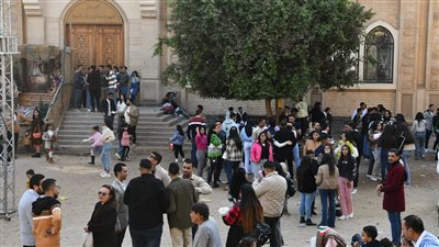 الأقباط يحتفلون بعيد الميلاد في كنيسة نقادة بقنا (صور) 