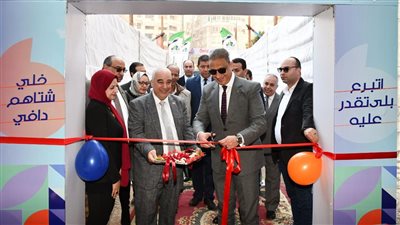 بمشاركة 22 جمعية أهلية، محافظ الفيوم يفتتح المعرض المجاني للملابس الشتوية 