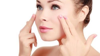 قناع الشوفان والكركديه لنفخ الخدود وتوريدها