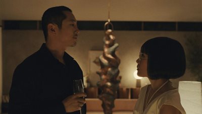 ستيفن يون وألي وونج أفضل ممثلين مساعدين في مسلسل قصير بالجولدن جلوب