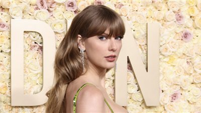 غضب تايلور سويفت بسبب نكتة جو كوي في الجولدن جلوب (فيديو)