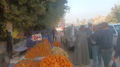 رفع إشغالات الباعة الجائلين والمتعدين على حرم الطريق بأسيوط