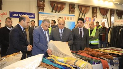 محافظ سوهاج يفتتح معرض الفرحة لتوفير 30 ألف قطعة ملابس للأسر الأولى بالرعاية