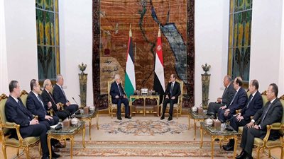السيسي وعباس يؤكدان: القضية الفلسطينية تمر اليوم بمفترق طرق