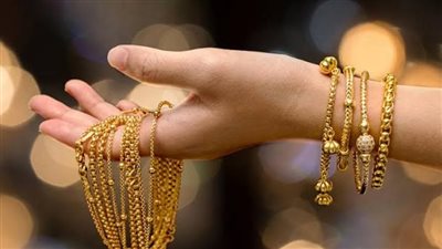 طفل في عمر 4 سنوات يقدم شبكة لفتاة صغيرة قيمتها 15 ألف دولار 