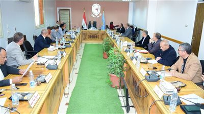 مجلس جامعة سوهاج يعقد اجتماعا للإعلان عن وظيفة ٢١ عضو هيئة تدريس 