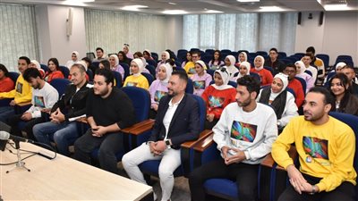 رئيس جامعة عين شمس يستقبل كورال هارموني عربي ويشيد بأدائهم المتميز