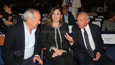 نجيب وسميح ساويرس ووزيرة الثقافة يصلون حفل جائزة ساويرس (صور)