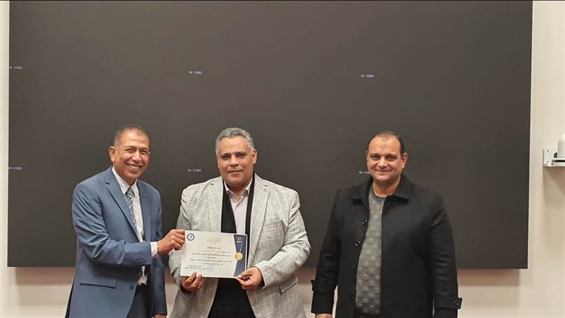 تكريم مدير مركز السيطرة