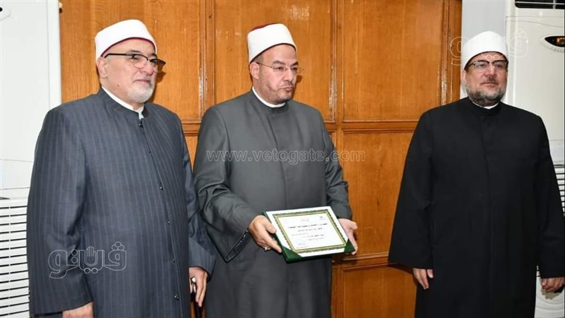 وزير الأوقاف يكرم