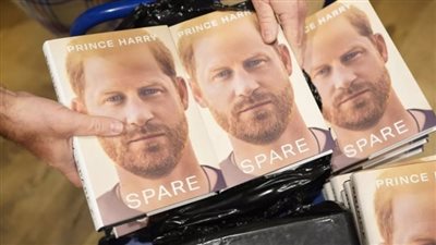 تفاخر بعدد ضحاياه في أفغانستان، استبعاد الأمير هاري من كتاب للجيش