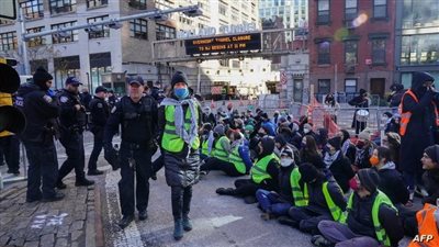 القبض على مؤيدين للفلسطينيين أغلقوا جسورا في نيويورك